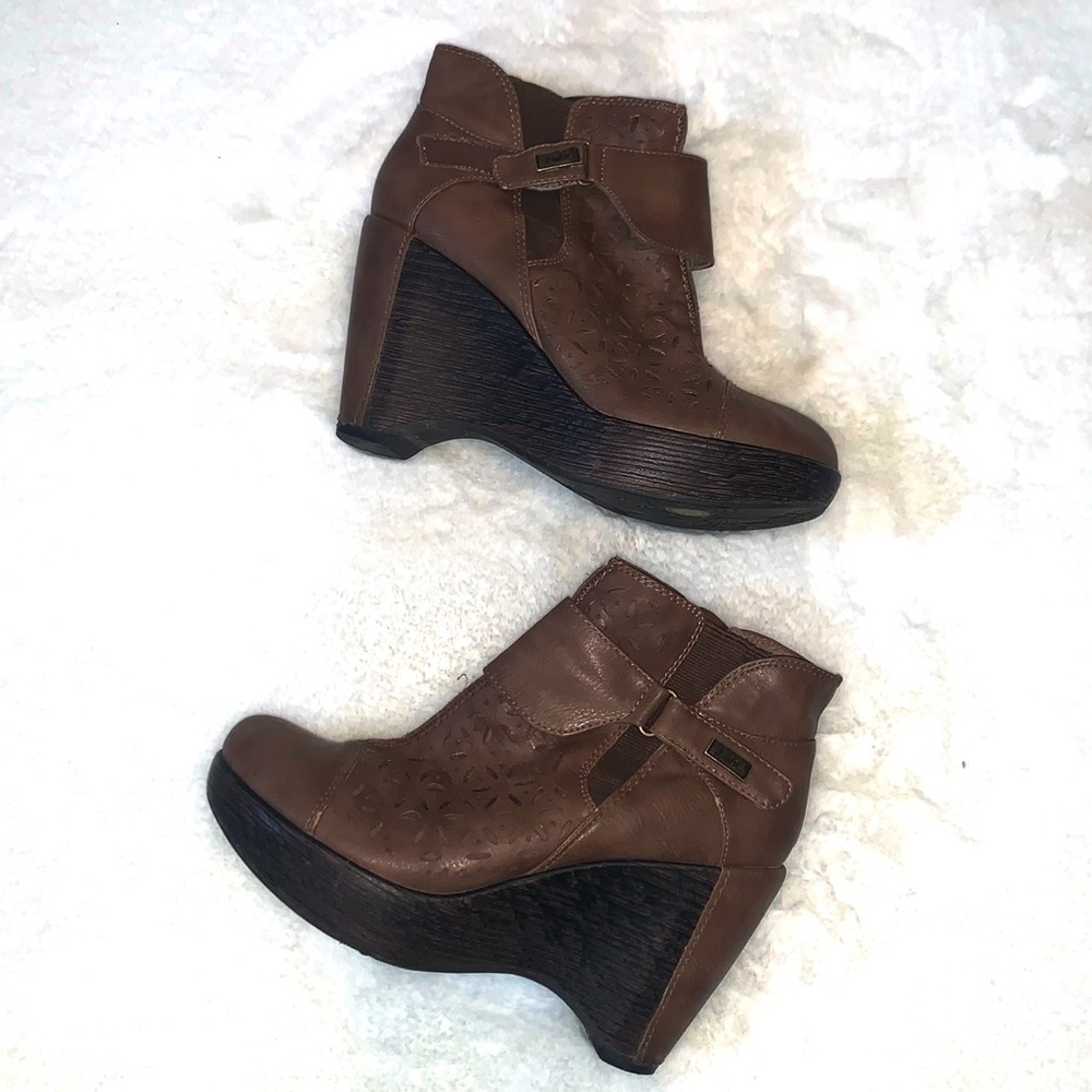 Jambu Amber Sport Wedge Heel Ankle Boots Size 6.5